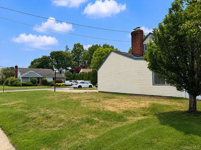3385 Maplewood Drive S, Wantagh, NY 11793