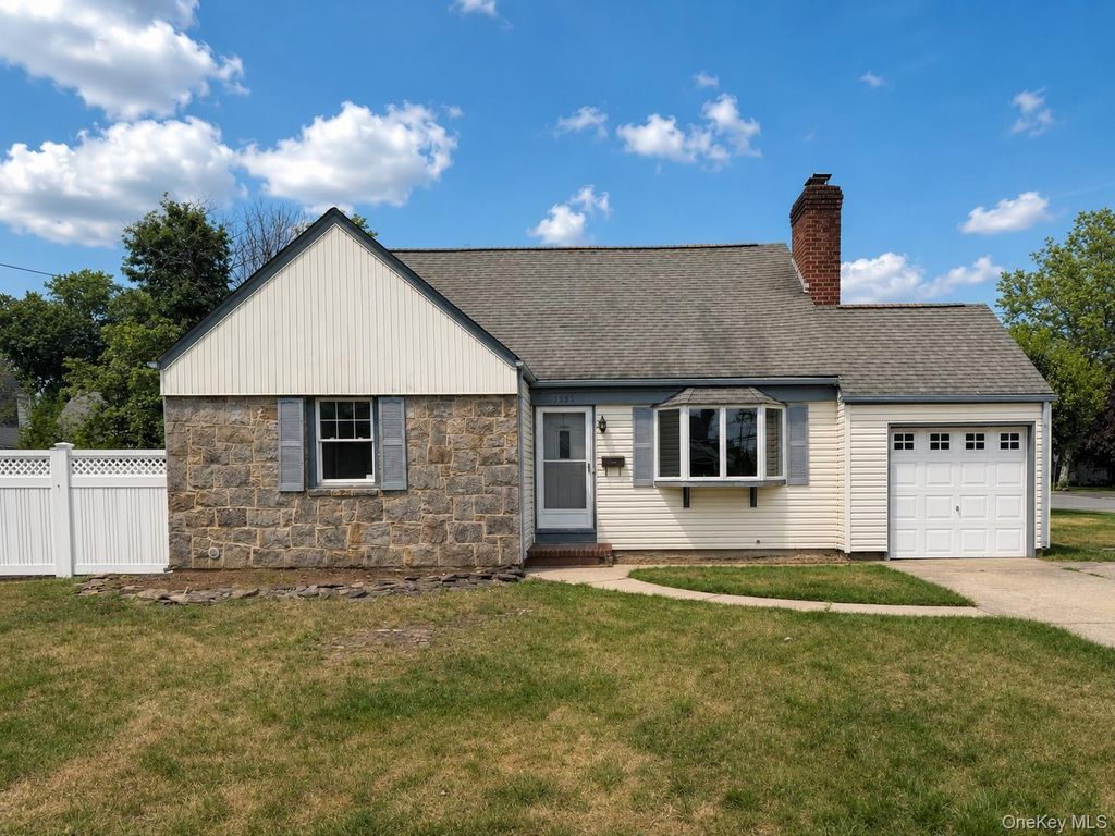 3385 Maplewood Drive S, Wantagh, NY 11793