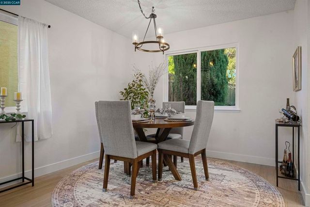 362 Willowcreek Ln, Martinez, CA 94553