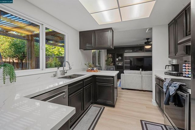 362 Willowcreek Ln, Martinez, CA 94553