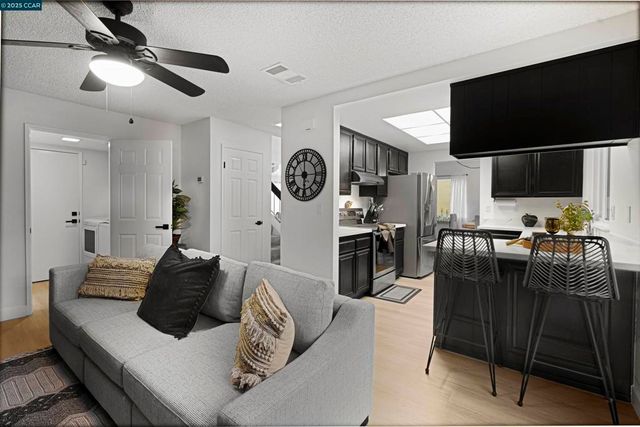 362 Willowcreek Ln, Martinez, CA 94553