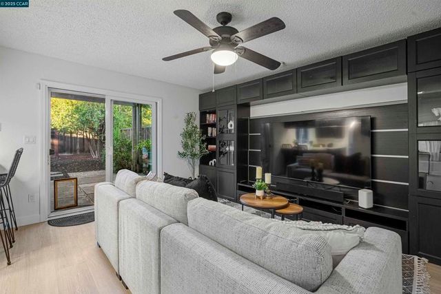 362 Willowcreek Ln, Martinez, CA 94553