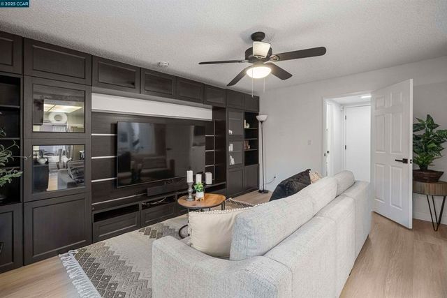 362 Willowcreek Ln, Martinez, CA 94553