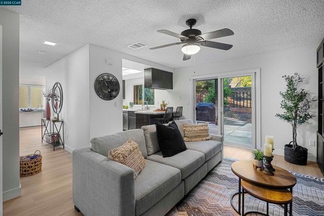 362 Willowcreek Ln, Martinez, CA 94553