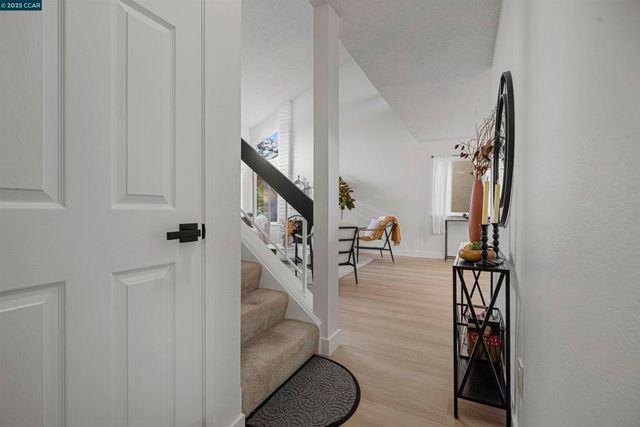 362 Willowcreek Ln, Martinez, CA 94553