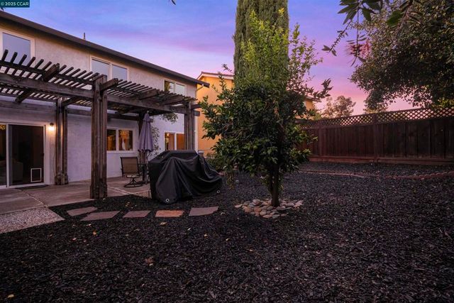 362 Willowcreek Ln, Martinez, CA 94553