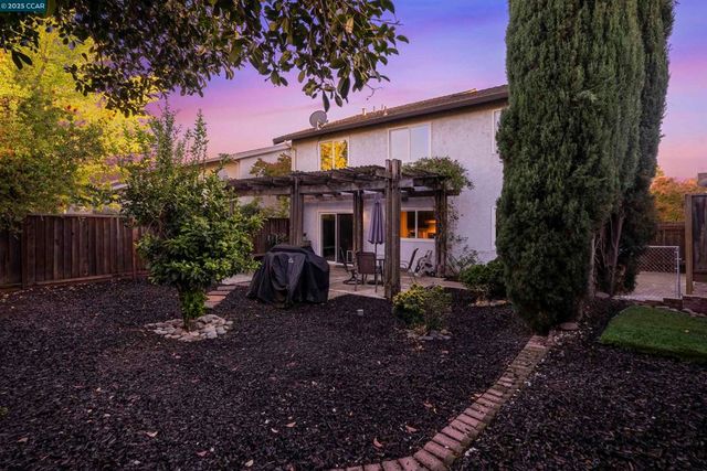 362 Willowcreek Ln, Martinez, CA 94553