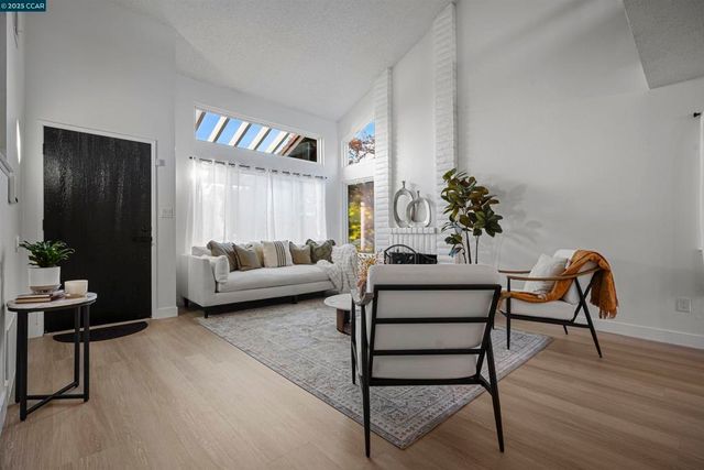 362 Willowcreek Ln, Martinez, CA 94553