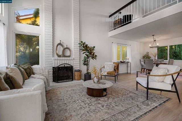 362 Willowcreek Ln, Martinez, CA 94553