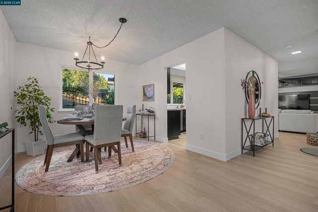 362 Willowcreek Ln, Martinez, CA 94553