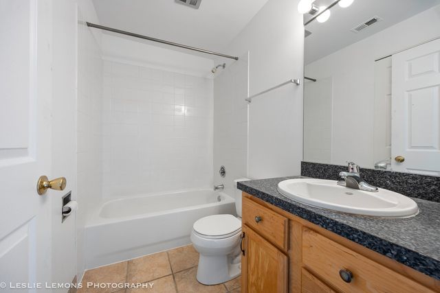 5950 Oakwood Drive 6F, Lisle, IL 60532