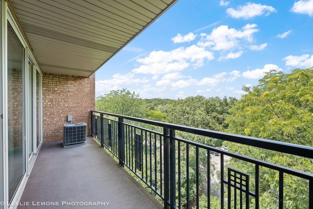 5950 Oakwood Drive 6F, Lisle, IL 60532