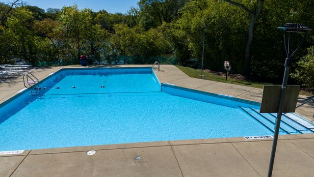 5950 Oakwood Drive 6F, Lisle, IL 60532
