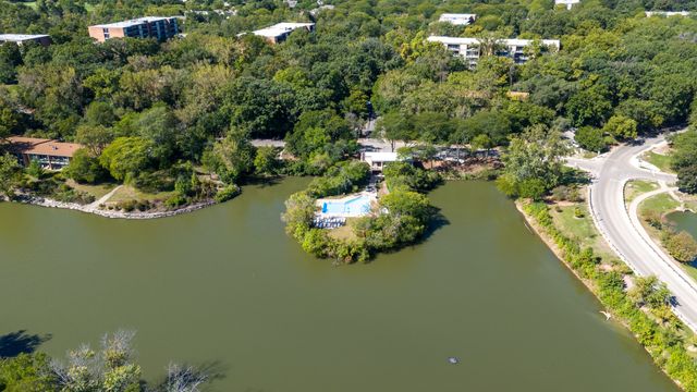 5950 Oakwood Drive 6F, Lisle, IL 60532