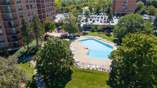 5950 Oakwood Drive 6F, Lisle, IL 60532