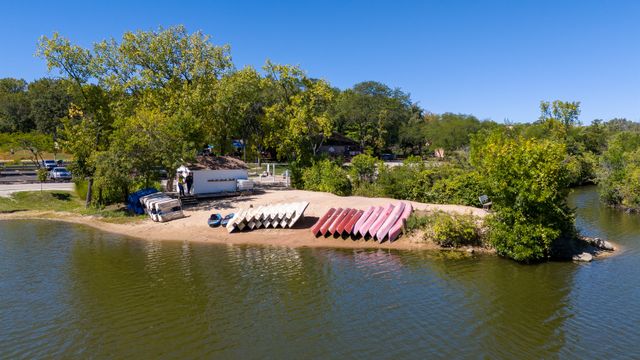 5950 Oakwood Drive 6F, Lisle, IL 60532