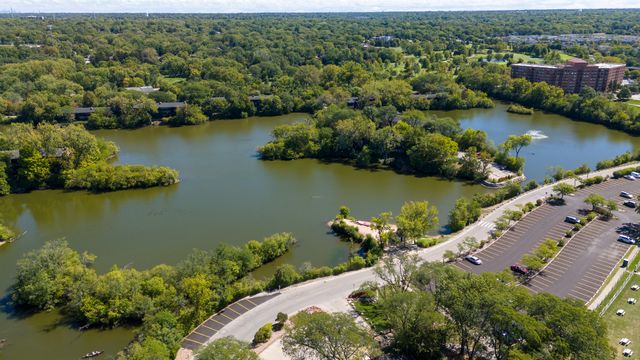 5950 Oakwood Drive 6F, Lisle, IL 60532