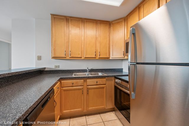 5950 Oakwood Drive 6F, Lisle, IL 60532
