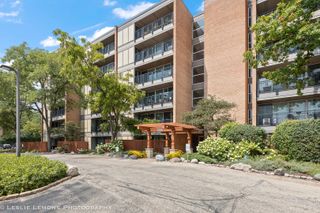 5950 Oakwood Drive 6F, Lisle, IL 60532