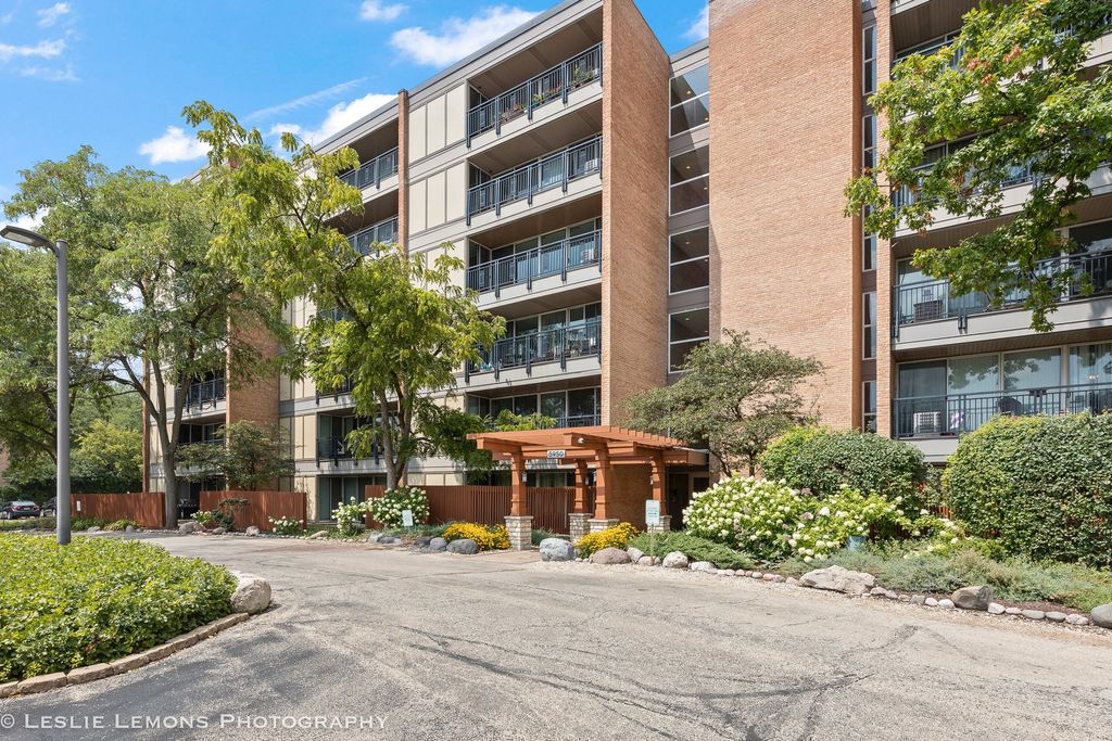 5950 Oakwood Drive 6F, Lisle, IL 60532