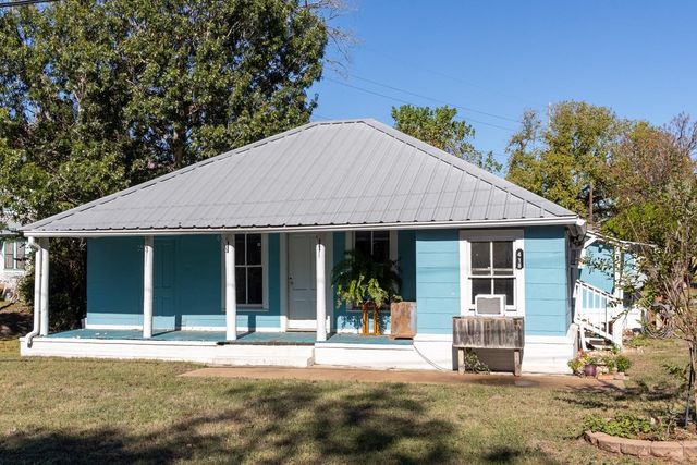 418 W Austin Street, Bellville, TX 77418