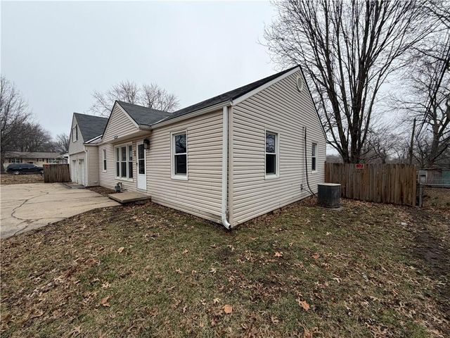 5805 Ridgeway Avenue, Kansas City, MO 64133