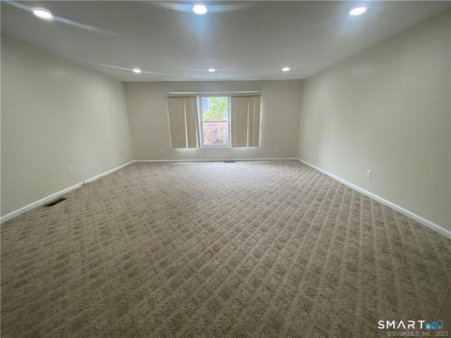 372 Anton Drive 372, Bridgeport, CT 06606