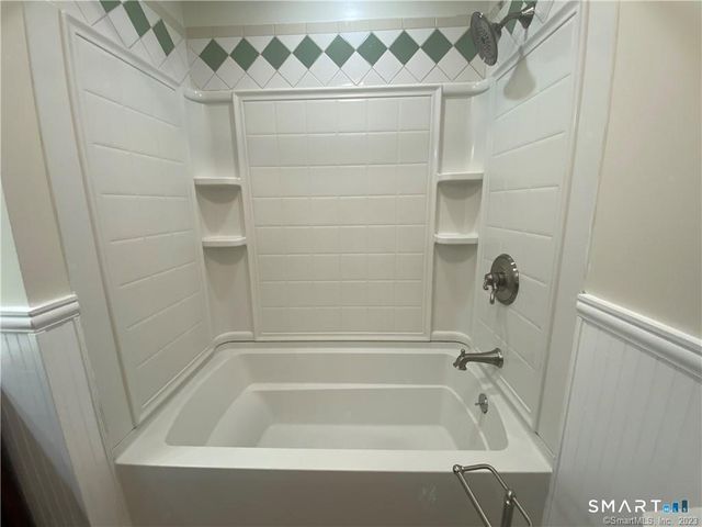 372 Anton Drive 372, Bridgeport, CT 06606