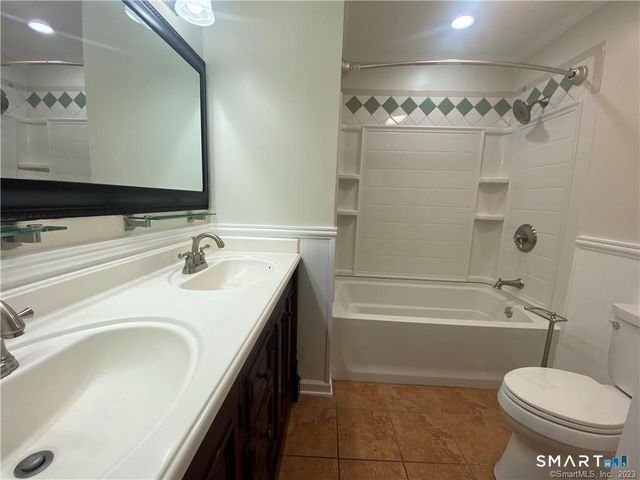 372 Anton Drive 372, Bridgeport, CT 06606