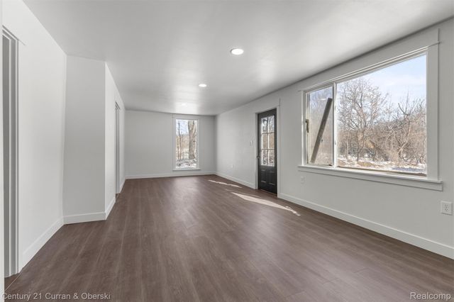 4296 Burgess Road, Putnam Township, MI 48169