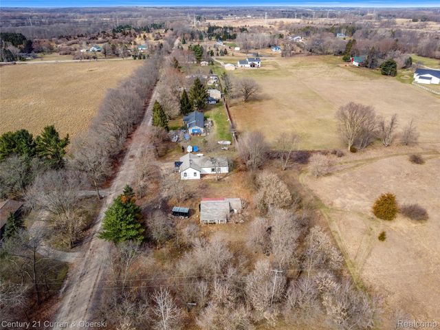 4296 Burgess Road, Putnam Township, MI 48169