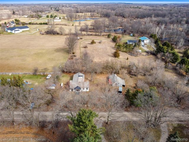 4296 Burgess Road, Putnam Township, MI 48169