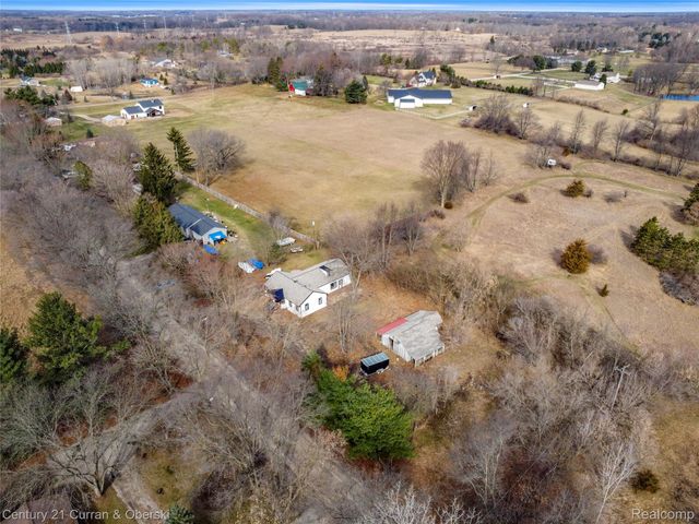 4296 Burgess Road, Putnam Township, MI 48169