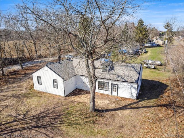 4296 Burgess Road, Putnam Township, MI 48169