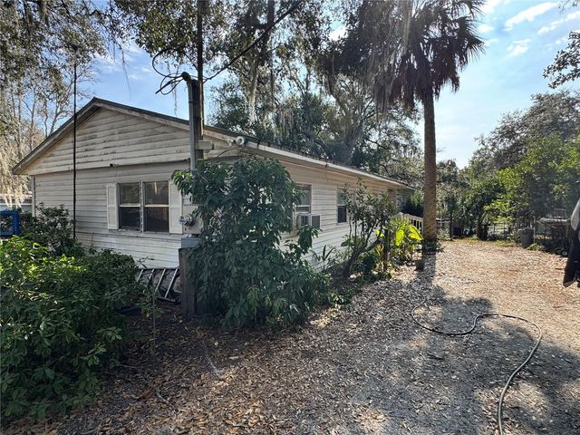 313 WHITE SANDS BEACHES DRIVE, Hawthorne, FL 32640