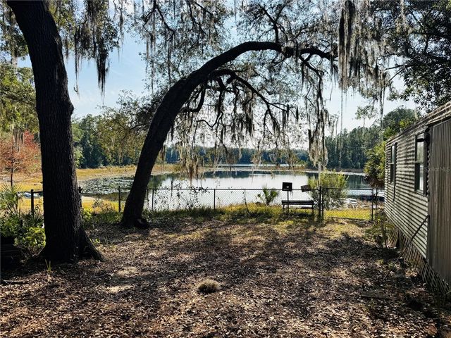 313 WHITE SANDS BEACHES DRIVE, Hawthorne, FL 32640