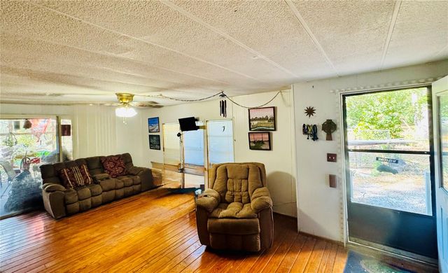 313 WHITE SANDS BEACHES DRIVE, Hawthorne, FL 32640