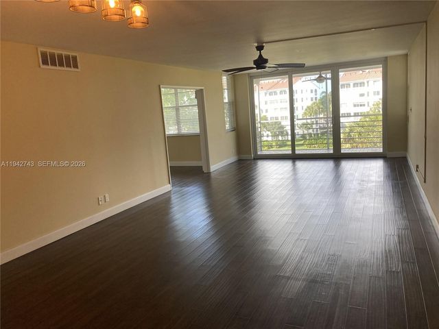 805 Cypress Blvd 504, Pompano Beach, FL 33069