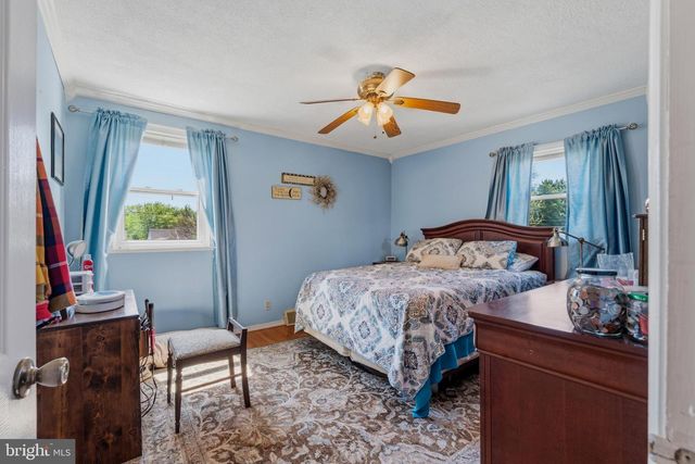 10 DARWIN RD, Newark, DE 19702
