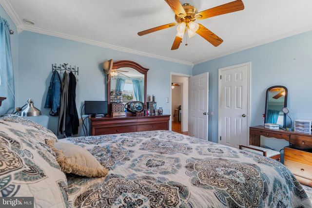 10 DARWIN RD, Newark, DE 19702