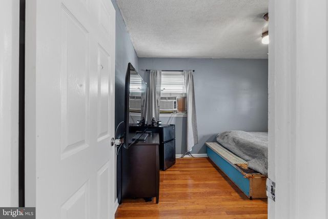 10 DARWIN RD, Newark, DE 19702