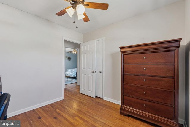 10 DARWIN RD, Newark, DE 19702