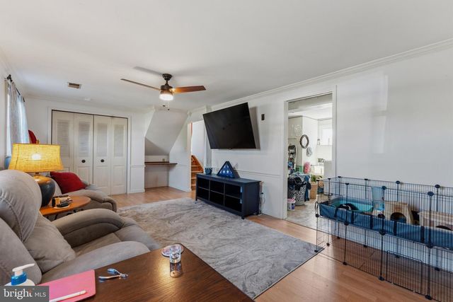 10 DARWIN RD, Newark, DE 19702