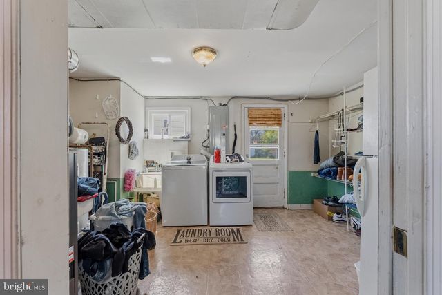 10 DARWIN RD, Newark, DE 19702