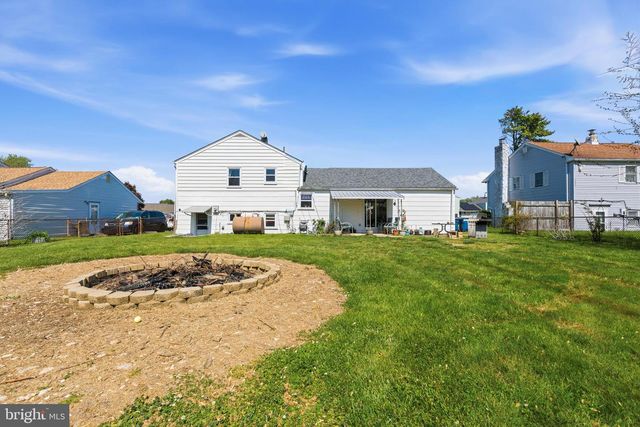 10 DARWIN RD, Newark, DE 19702