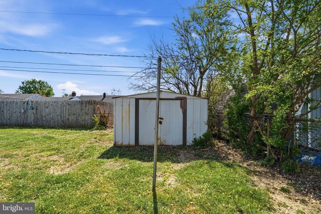 10 DARWIN RD, Newark, DE 19702