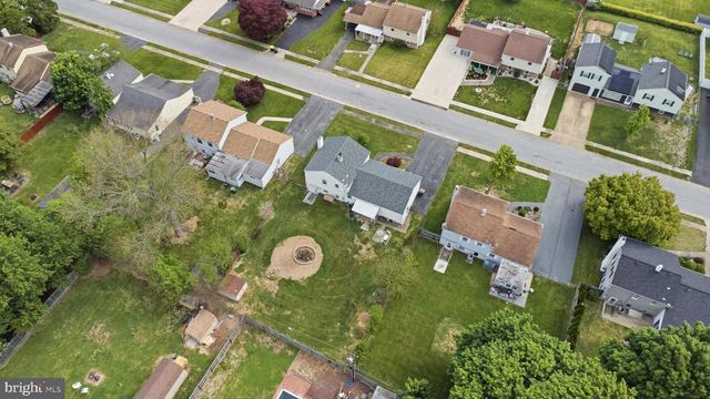 10 DARWIN RD, Newark, DE 19702