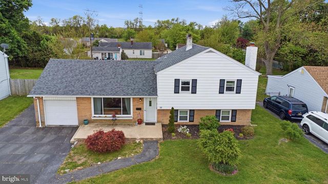 10 DARWIN RD, Newark, DE 19702