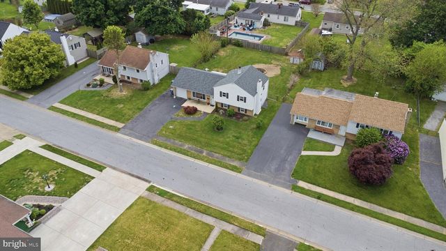 10 DARWIN RD, Newark, DE 19702