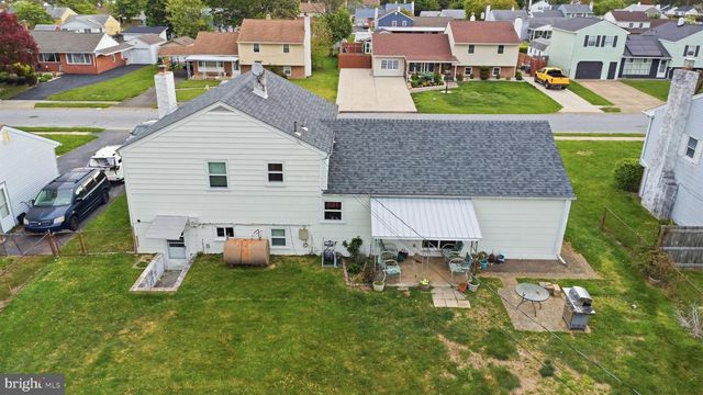 10 DARWIN RD, Newark, DE 19702